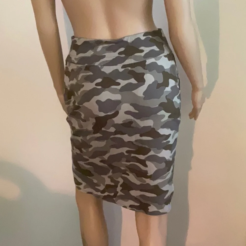 Camo Print Pencil Skirt LOGO Lounge by Lori Goldstein Stretch Knit Gray Olive